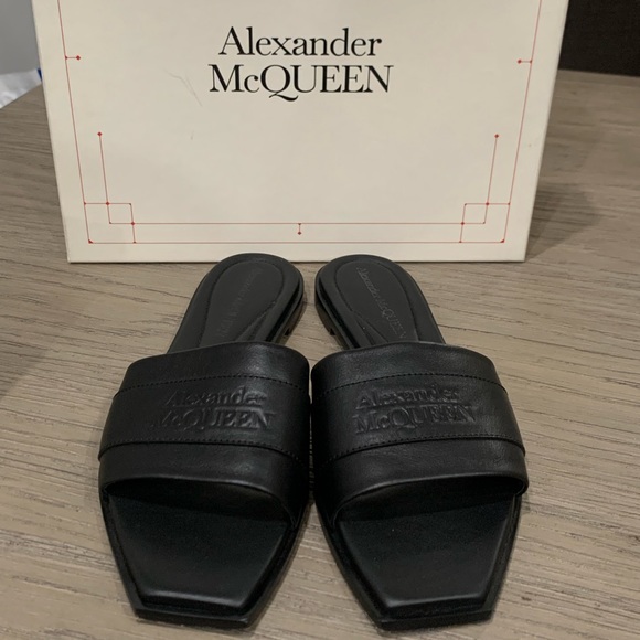 Alexander McQueen Logo Embossed Sandals - Picture 3 of 11